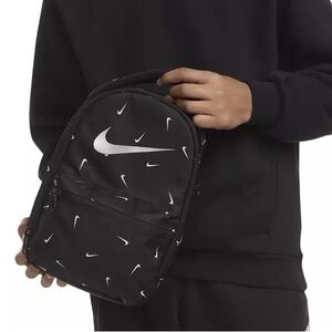 Nike Classic Fuel Pack Lunch Bag black insulated all-over white Swoosh